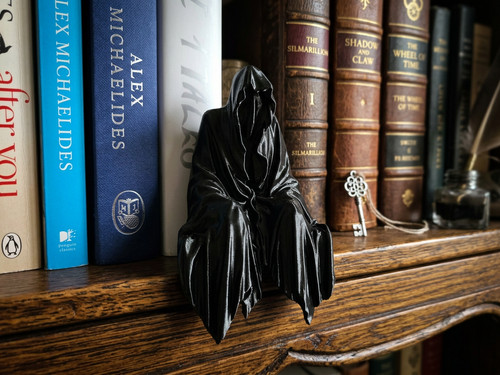 Hooded traitor shelf sitter - hooded,