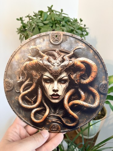 Snake goddess wooden wall - 2d,