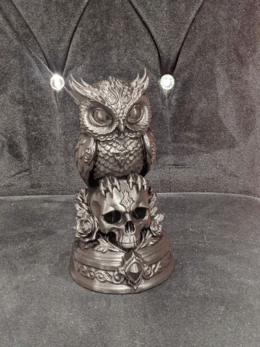 Gothic owl with skulls